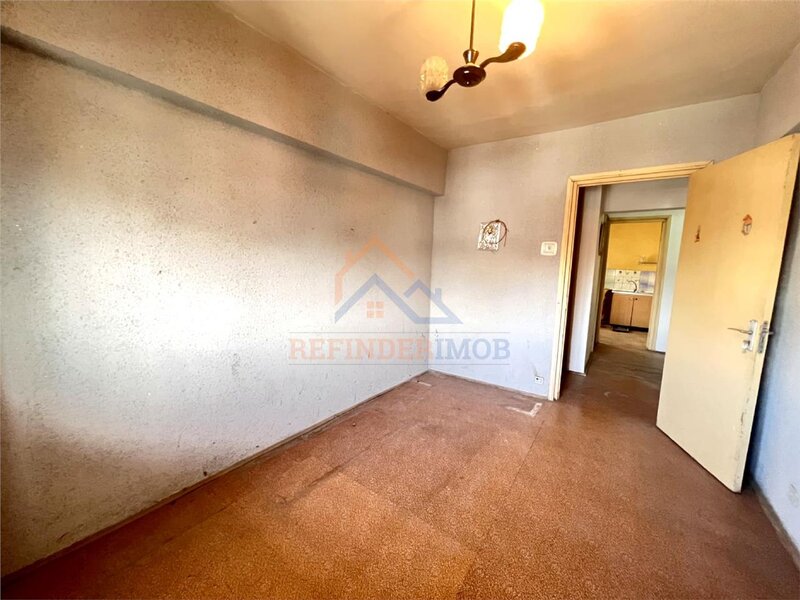 Drumul Taberei - Apartament 3 camere, bloc 1980 - Metrou Valea Ialomitei